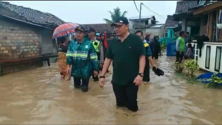 Andie Dinaialdie Anggota Dewan Provinsi Kunjungi Lokasi Banjir