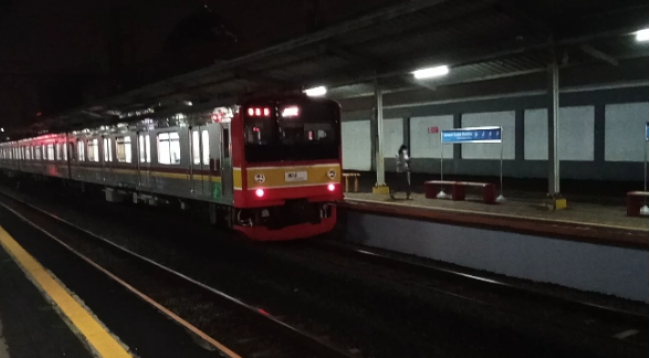 Mahasiswa Menjadi Korban Kereta Hantu Stasiun UI, Kisah Horor di Malam Hari! 