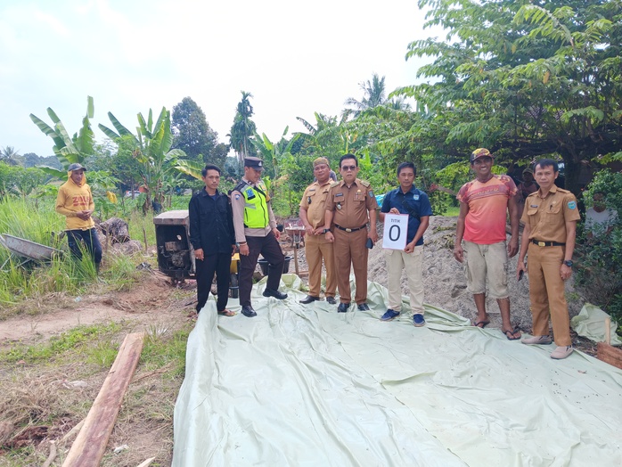 Pemdes BAJ Bangun Jalan Desa Sepanjang 100 Meter Lebih