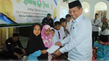 Kemenag OKU Selatan Bagikan Ratusan Paket Santunan dalam Rangka Hari Raya Anak Yatim