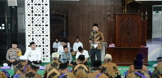 Bupati Berangkatkan Umroh 40 Warga OKU Selatan ke Tanah Suci