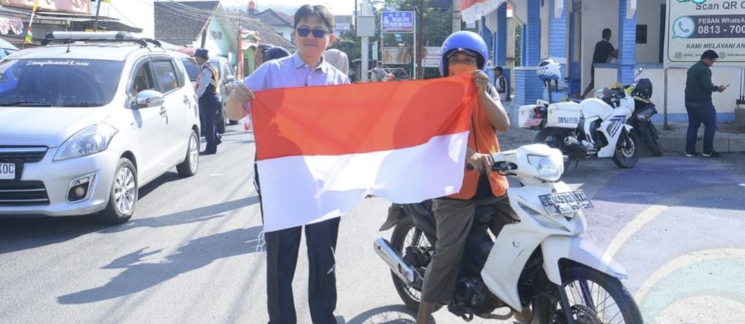 Semarak Hut Ri Ke-78, Pemkab OKU Selatan Bagikan Ribuan Bendera Merah Putih