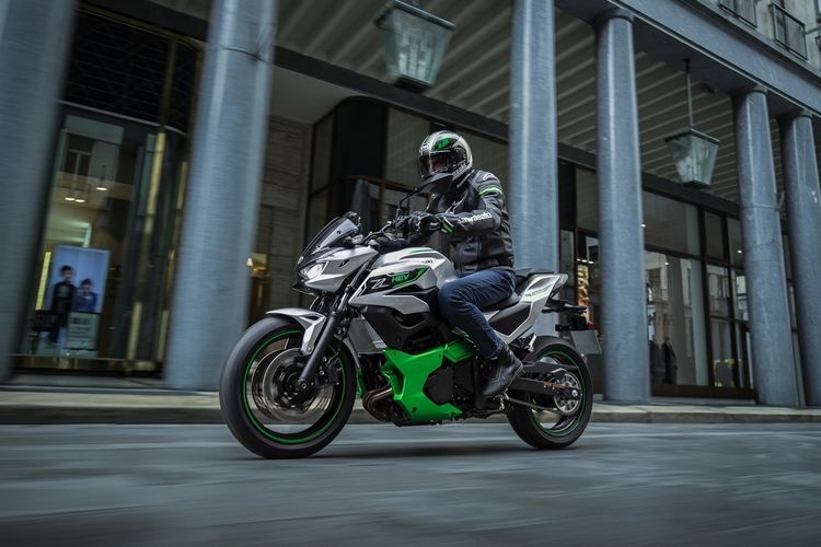 Kawasaki Memperkenalkan Inovasi Terbaru dengan Z7 Hybrid di EICMA 2023