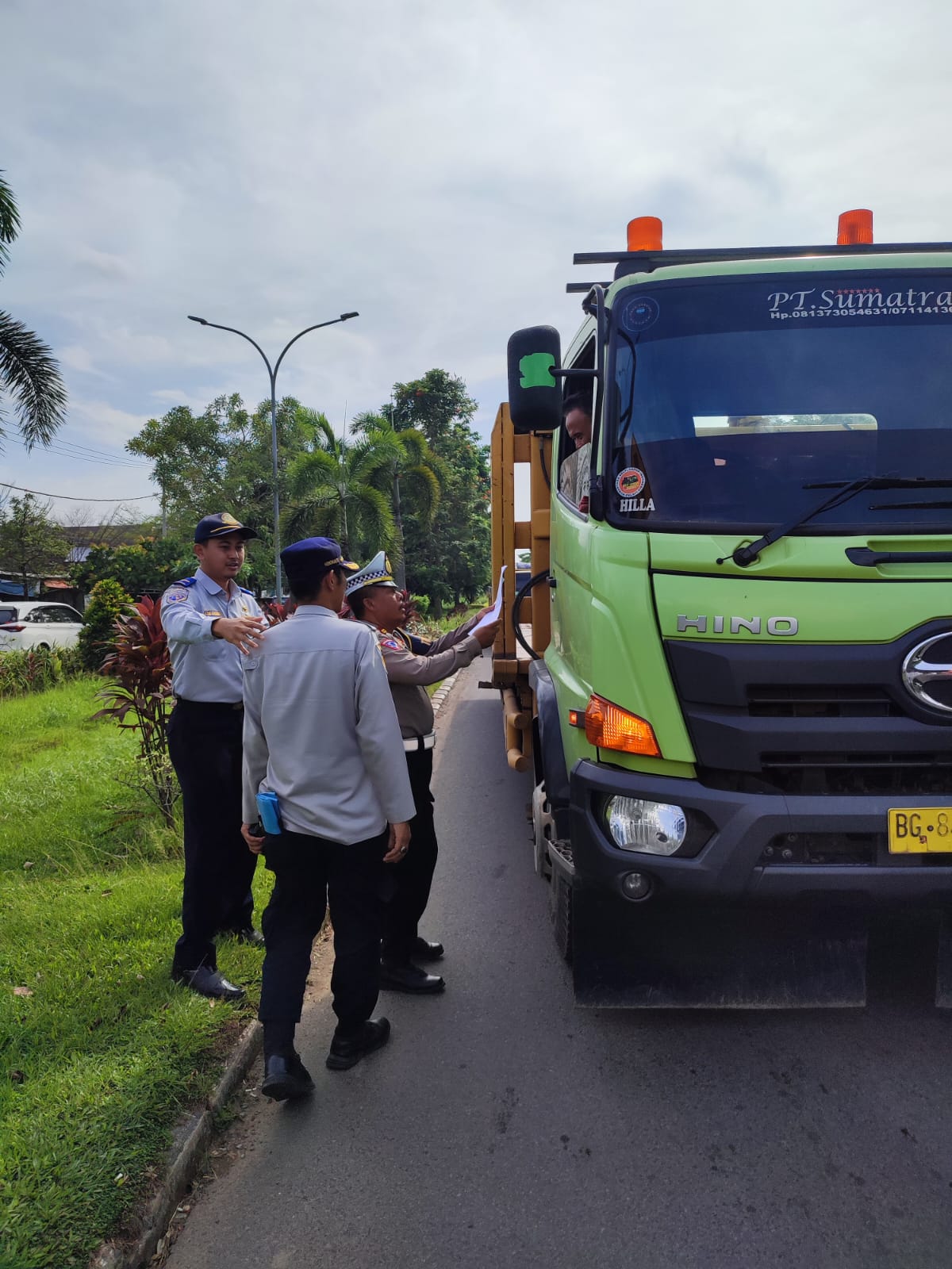 Tindak Lanjuti Instruksi Gubernur, Tim Gabungan Tindak Truk dan Tronton Melanggar Jam Operasiona