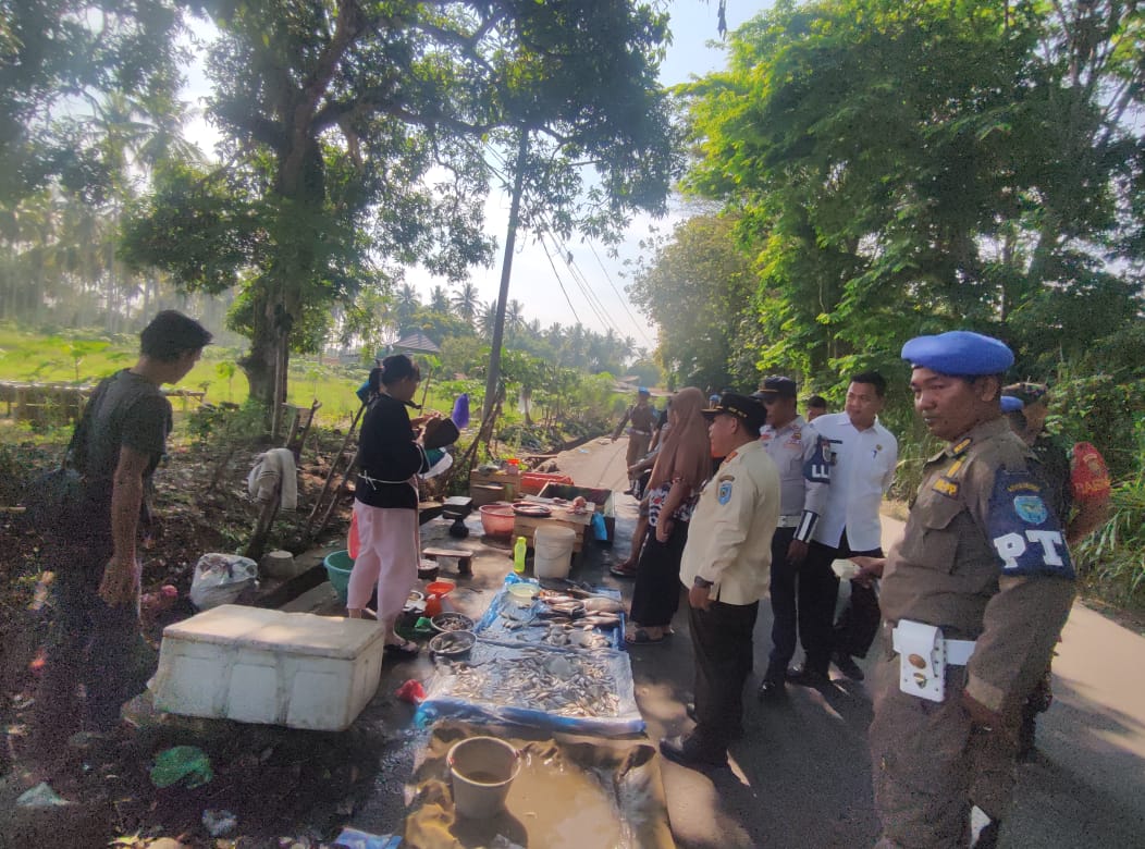 Pemda OKU Selatan Tertibkan Pedagang Membandel 