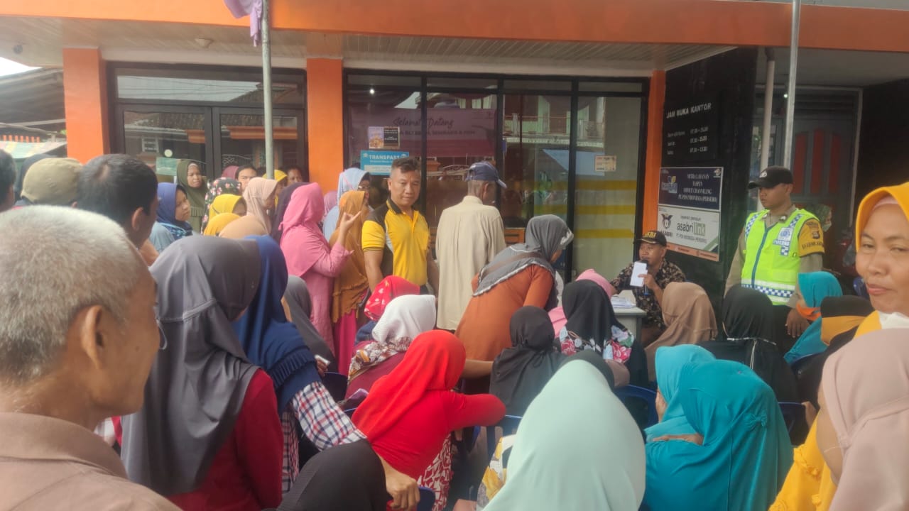 Polsek dan Koramil 403/07 Kecamatan Simpang Lakukan Pengamanan Penyaluran Bansos