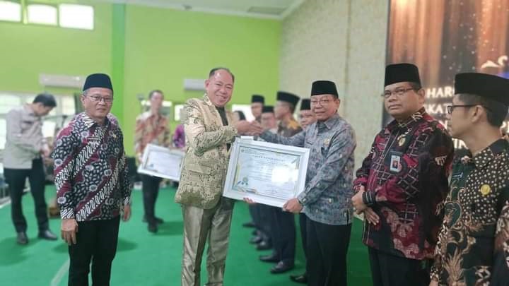 Kemenag OKUS Peroleh Penghargaan PPID Informatif