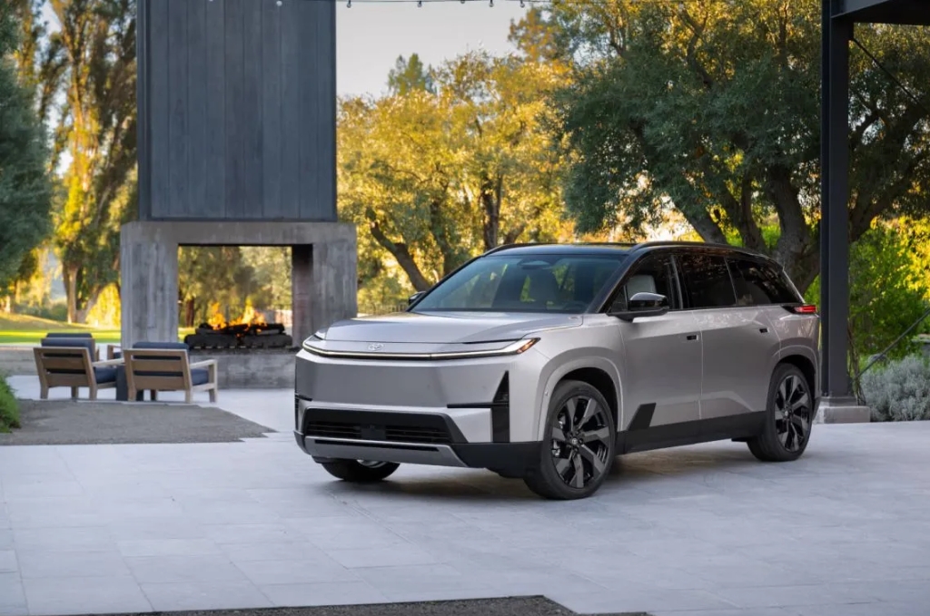 Toyota Luncurkan EV Highlander 2027, Jarak Tempuh Tembus 515 Km Sekali Cas