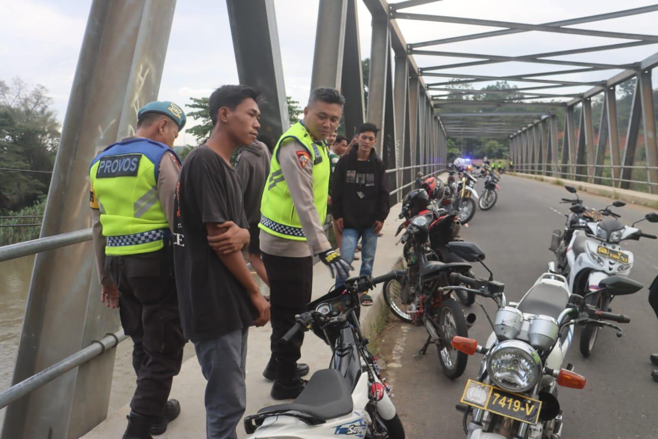 Turun Langsung, Kapolres OKU Selatan Bubarkan Balap Liar