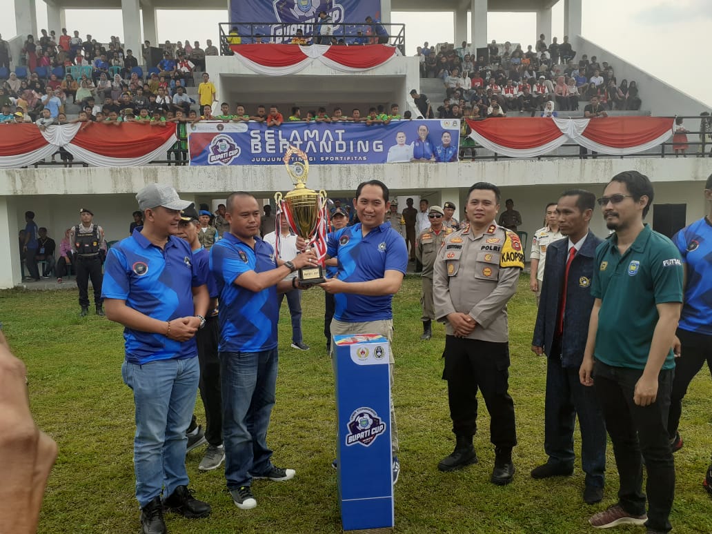 35 Club Sepak Bola Rebutkan Piala Bupati Cup II