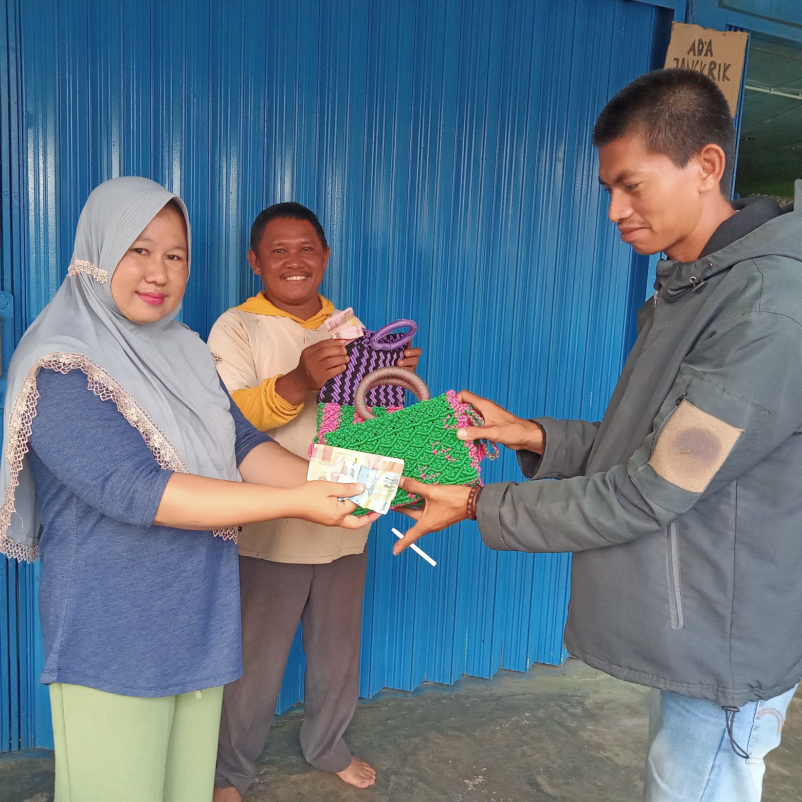 Masyarakat Buay Pemaca Beli Kerajinan Warga Binaan Lapas Muaradua