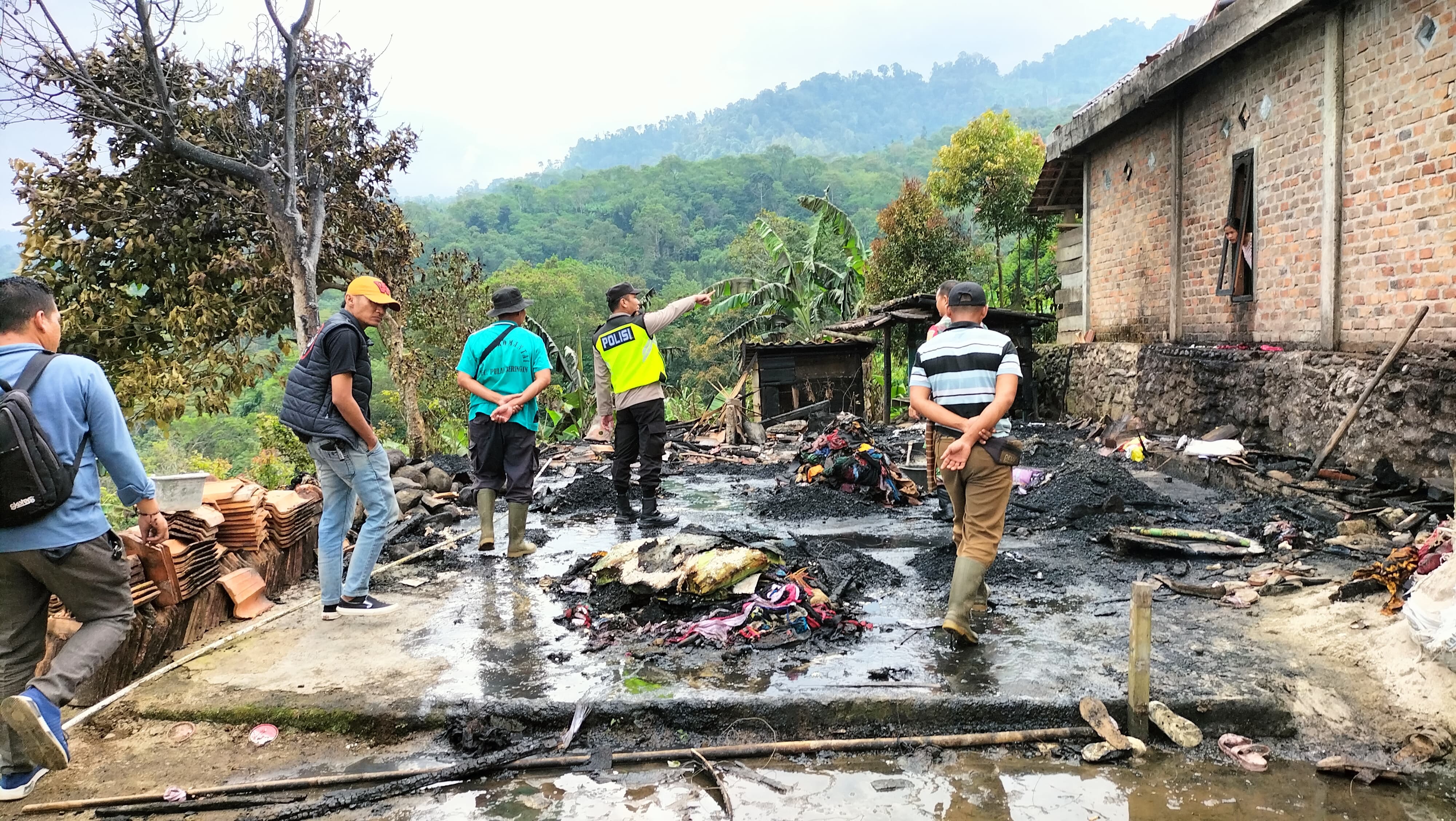 Inalilahi...Kebakaran Melanda Rumah di Dusun V Desa Aromantai OKU Selatan, Diduga Akibat Korsleting Listrik
