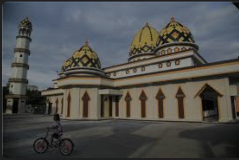 Masjid Agung Al-Falah Jadi Tempat Favorit Berfoto Warga Kota Muaradua