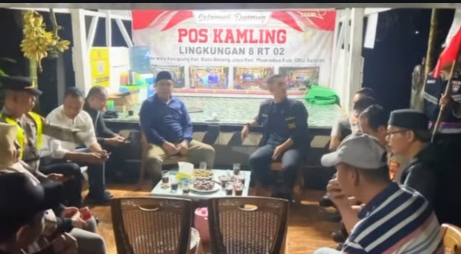 Tingkatkan Keamanan, Bupati dan Kapolres OKU Selatan Sambangi Pos Kamling