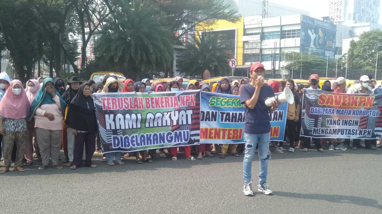Dukung KPK, MMK Gelar aksi Damai Di DPRD Sumsel Palembang