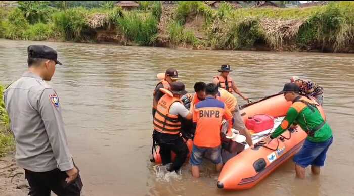 Wah! Remaja SMA Asal Desa Sipin OKUS Hanyut Terbawa Arus Sungai Telemu Saat Menyeberang