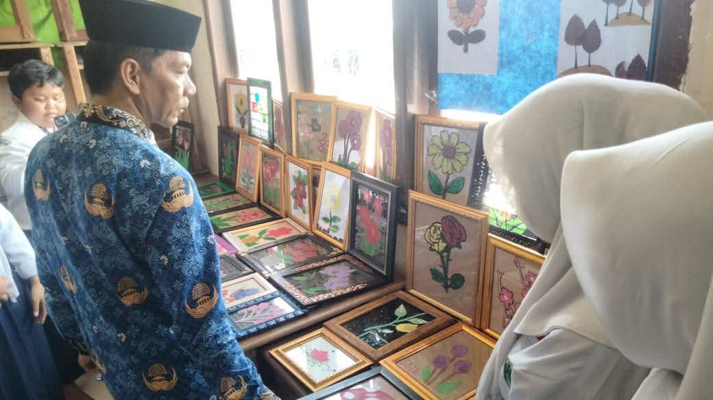 MTs Negeri 1 OKU Selatan Gelar Pameran Seni Lukis untuk Asah Bakat Siswa