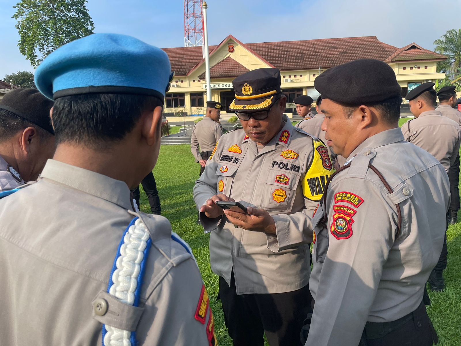 WAH! Pemeriksaan HP Personil Polres OKUS Terkait Aplikasi Judi Online dan Pinjaman Online