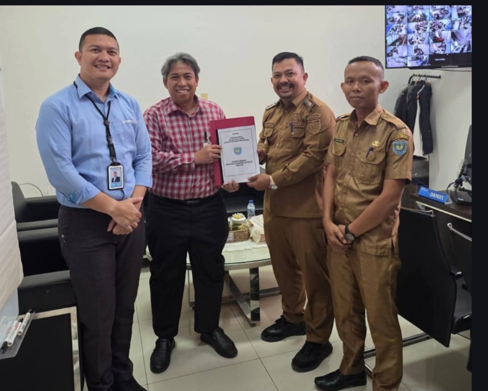 Lurah Pasar Muaradua Ajukan Pengadaan Tong Sampah ke Bank Sumsel Babel