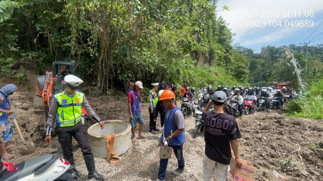 Perbaikan Jalan Amblas di Pelawi OKU Selatan Masuk Tahap Pemasangan Gorong-gorong