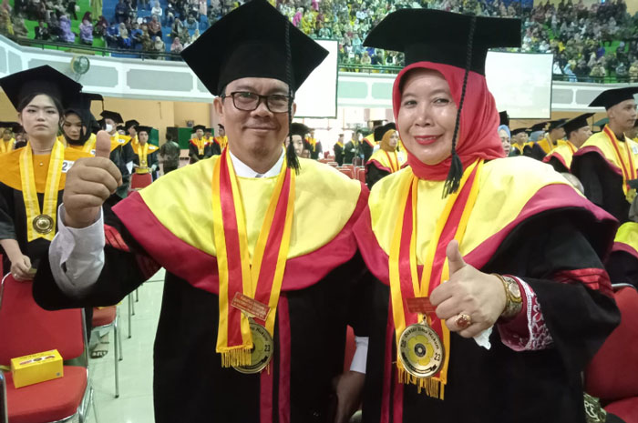 CEO SEG-RB dan Kaban Kesbangpol Provinsi Bengkulu Jalani Wisuda