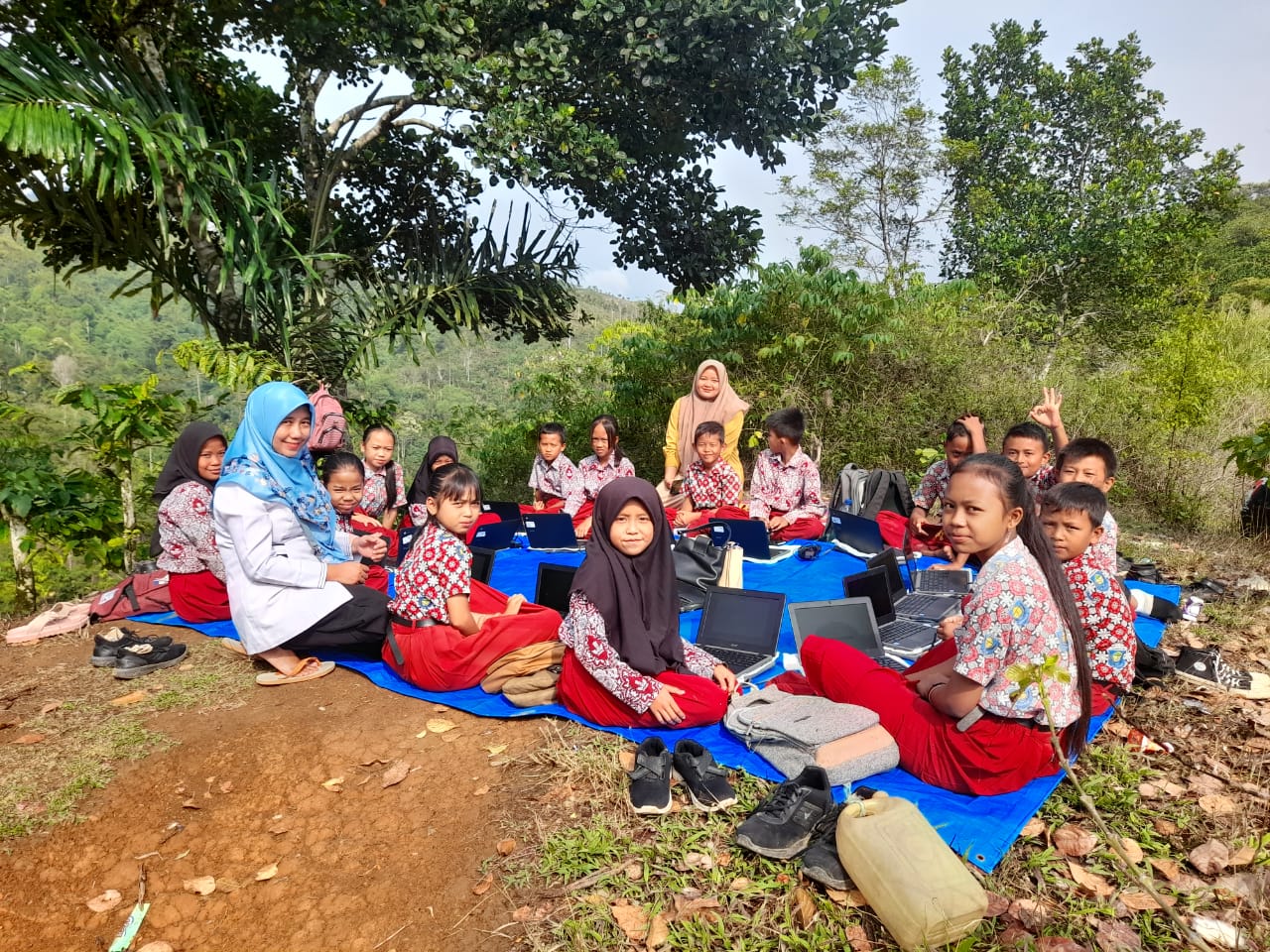 Siswa Siswi SDN 10 Sungai Are OKU Selatan Terpaksa Ikuti ANBK di Kebun