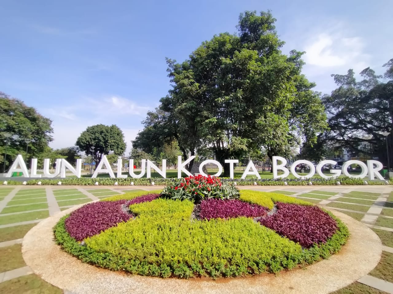 Jejak Sejarah Alun-Alun Bogor, Dari Taman Wilhemina Hingga Taman Topi