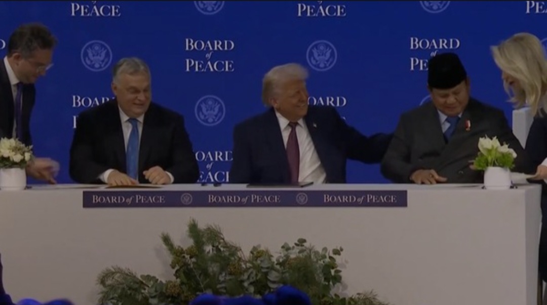 Prabowo–Trump Bertegur Sapa Hangat Saat Penandatanganan Piagam Dewan Perdamaian