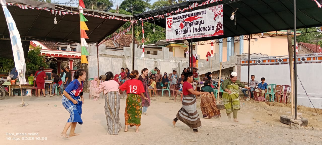 Ibu-Ibu Pasar Lama OKUS Bersemangat Turun Lapangan, di lomba Futsal Putri untuk Meriahkan HUT RI ke-78