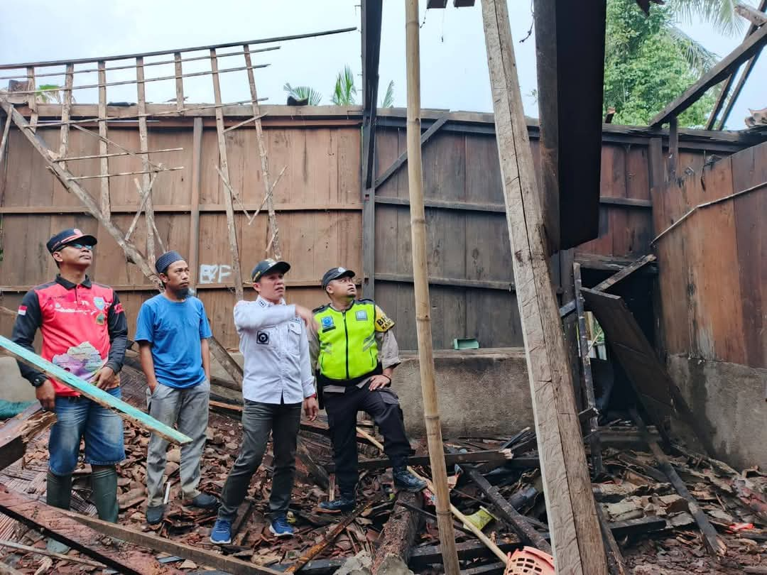 Curah Hujan Tinggi Sebabkan Longsor dan Rumah Ambrol di Buay Runjung