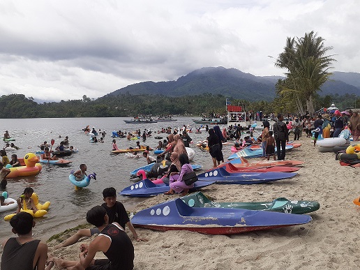 Rayakan Tahun Baru, Pantai Bidadari Jadi Primadona Pengunjung   