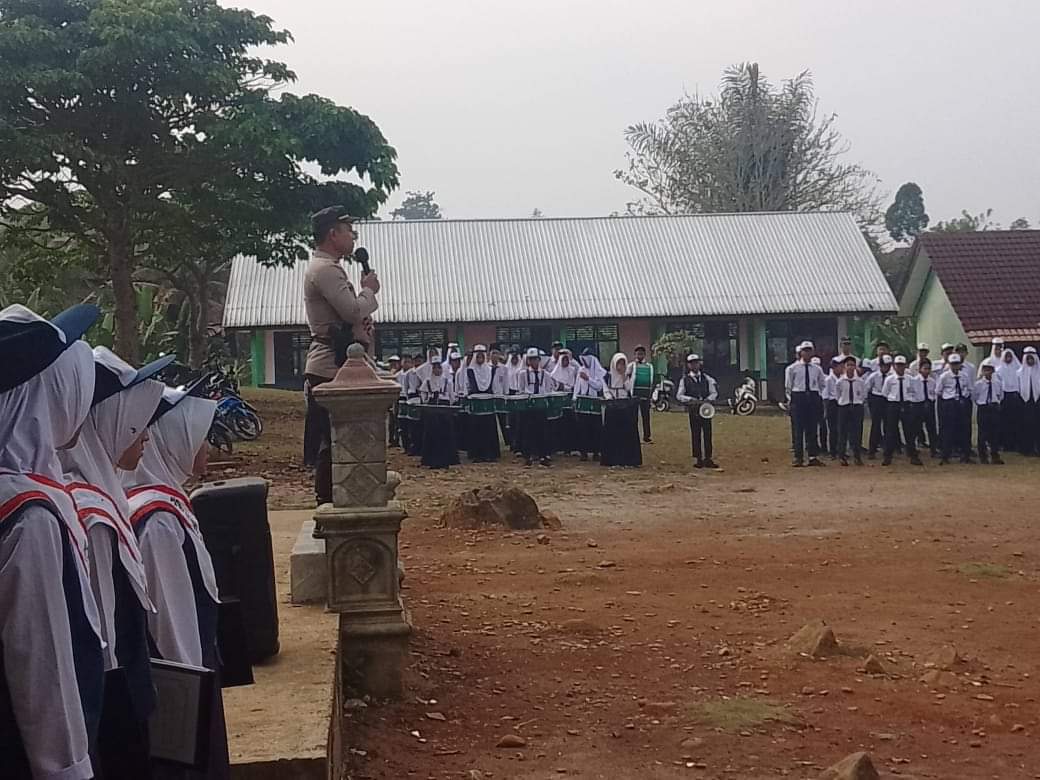 Manfaatkan Momen MPLS, Polsek Kisting Sampaikan Bahaya Bullying