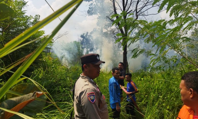 Lahan Kosong 1/4 Hektar di Baturaja Barat Terbakar, Pemadam dan Warga Sigap Padamkan Api