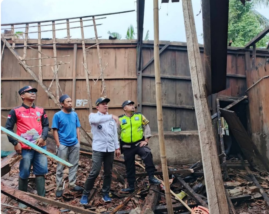 Hujan Deras Picu Longsor dan Kerusakan Rumah di Buay Runjung