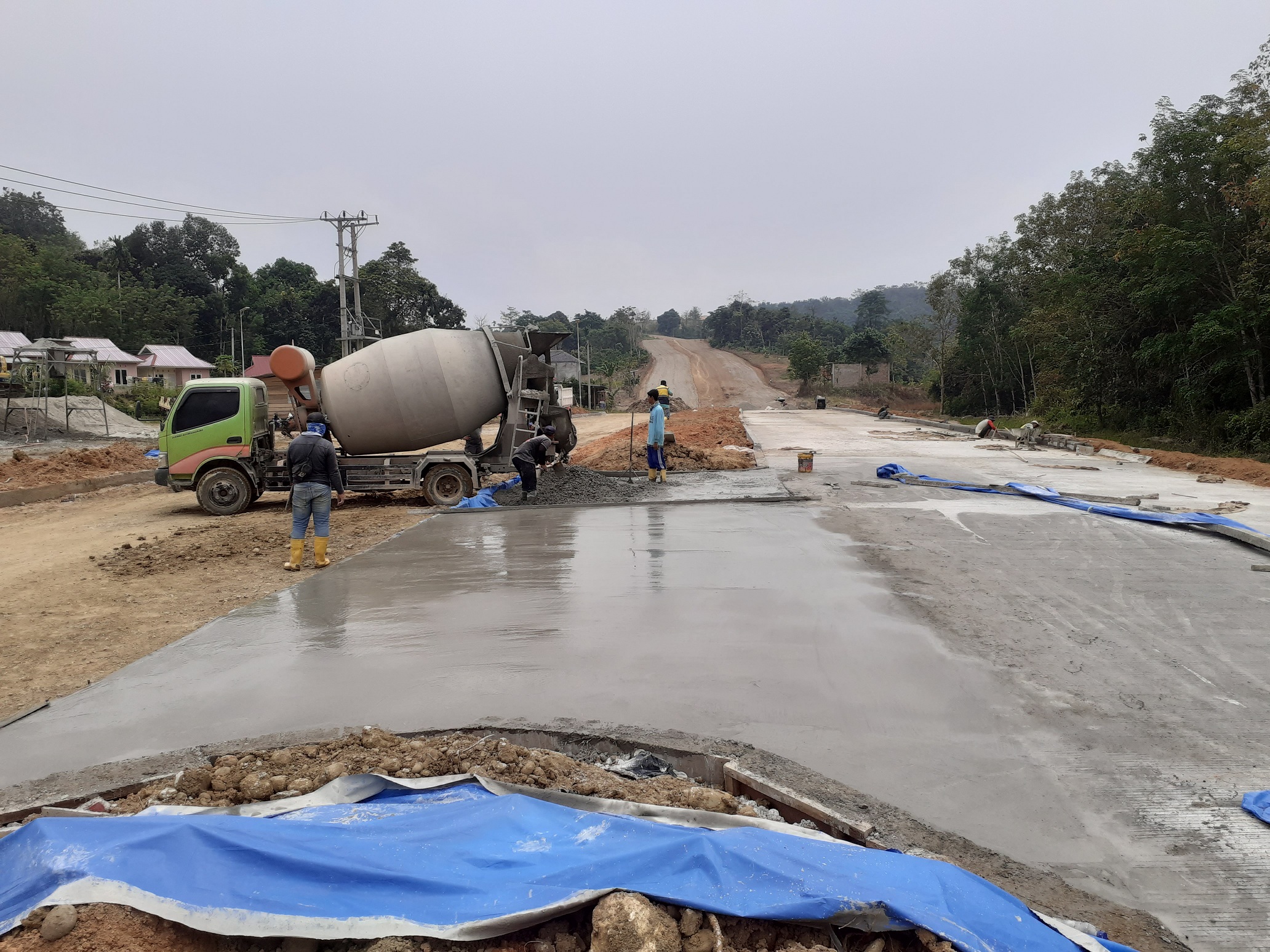 Jalan Tembus Kisau - Pemkab Pengerjaannya Capai 60 Persen