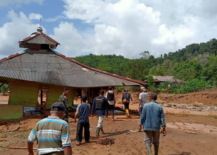 OKU Selatan di Terjang Banjir Bandang, 3 Rumah Hanyut, 1 Masjid Rusak Parah dan 1 Jembatan Hilang