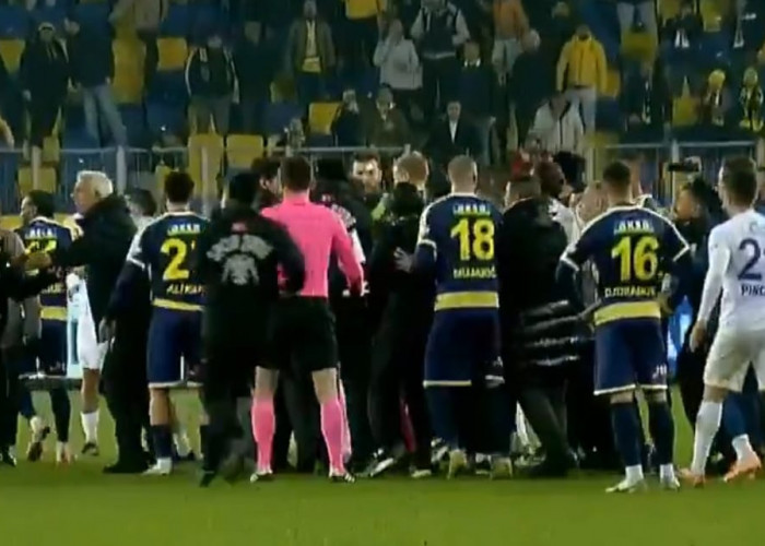 Viral Video Kekerasan Wasit Sepakbola, Presiden Klub Liga Turki Pukul Wasit, Super Liga Ditangguhkan