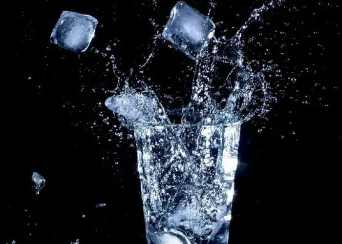 Rahasia Tersembunyi Minum Air Es, Ternyata Ini Bahaya yang Mungkin Tidak Kamu Sadari !