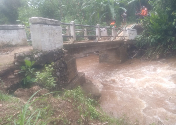 Jembatan Keban Agung OKU Selatan Putus Akibat Diterjang Banjir