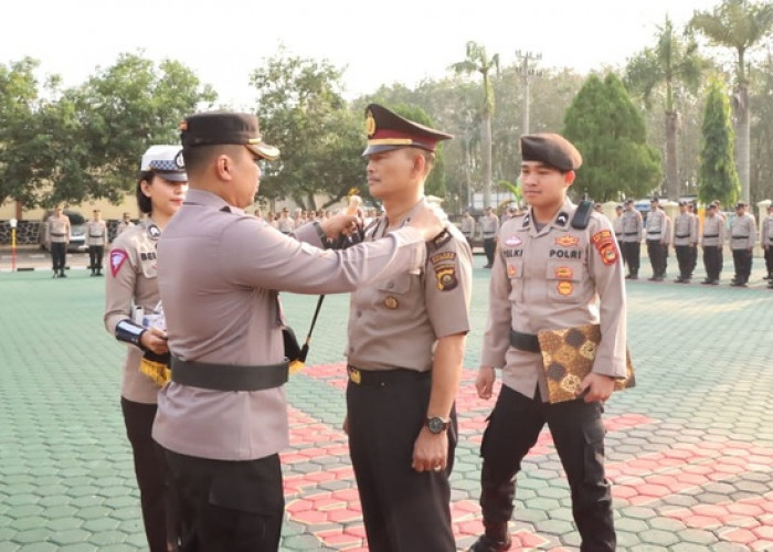 Polres OKU Timur Gelar Upacara Kenaikan Pangkat Pengabdian