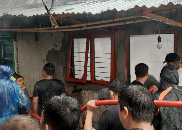 Breakingnews: Api Hanguskan 6 Rumah Warga Pasar Muaradua