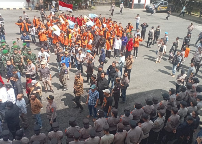 500 Personel Gabungan Amankan Demo Mahasiswa di OKU, Tuntut DPR Dibubarkan dan Reformasi Polri