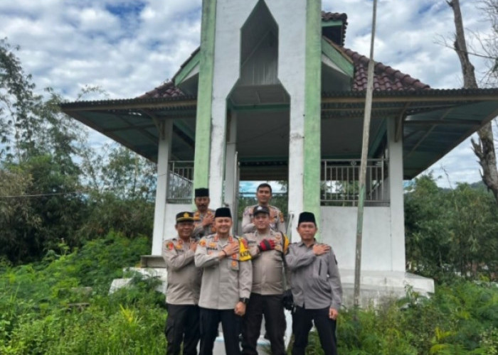 Kapolres OKUS Berkunjung Ke Polsek Pulau Beringin Dalam Rangka Apel Pamit