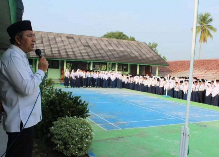 MTsN-01 OKU Selatan Tekankan Pentingnya Akhlak dalam Upacara Bendera