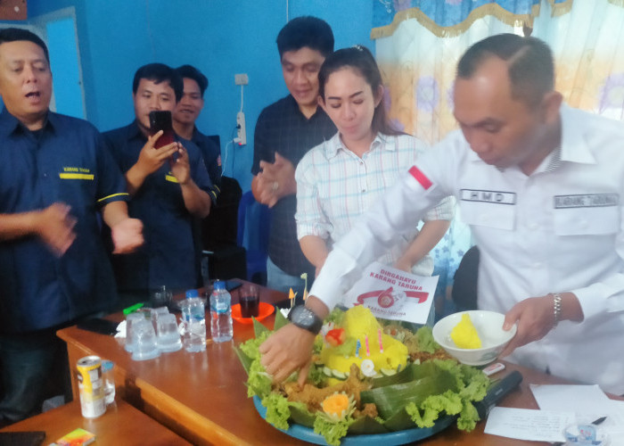 Peringati HUT, Kader Karang Taruna Gelar Doa Bersama dan Potong Tumpeng