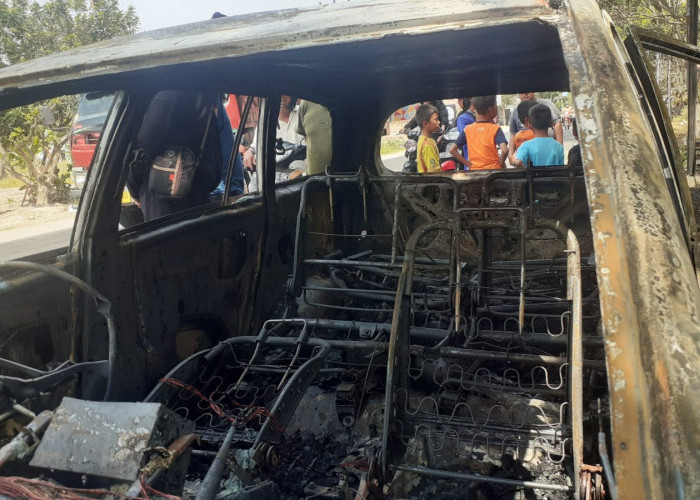 Kebakaran Mobil Toyota Innova di Jalan Lintas Martapura, Ini Penjelasan Saksi Mata dan Evakuasi Sopir