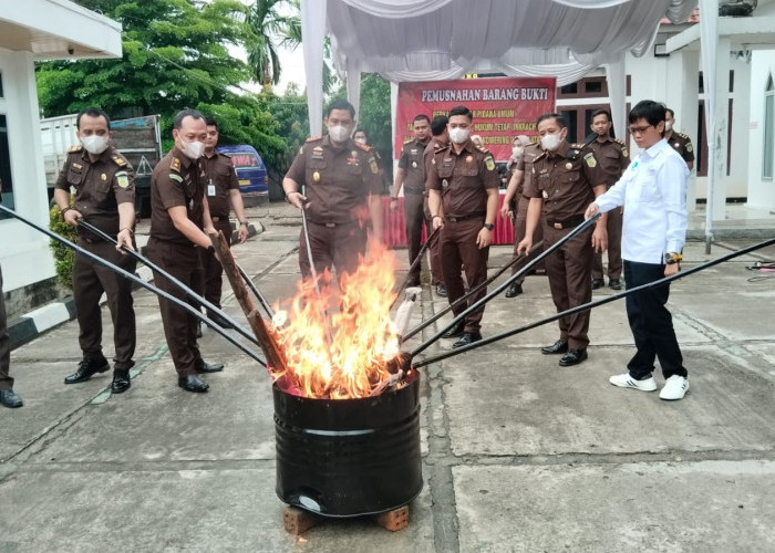 Kejari OKU Selatan Musnahkan Barang Bukti 42 Perkara, Dominasi Kasus Narkotika