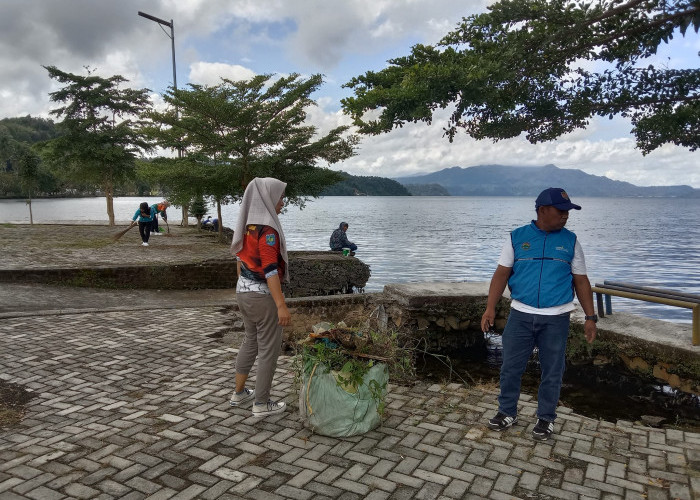 UPTD Pariwisata Gelar Aksi Bersih-Bersih di Pelataran Objek Wisata Danau Ranau OKU Selatan