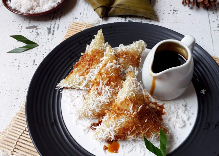 Kue Lupis, Cemilan Tradisional Berkhasiat Yang Menggugah Selera!