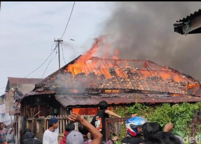 Kebakaran Rumah Bikin Heboh Warga